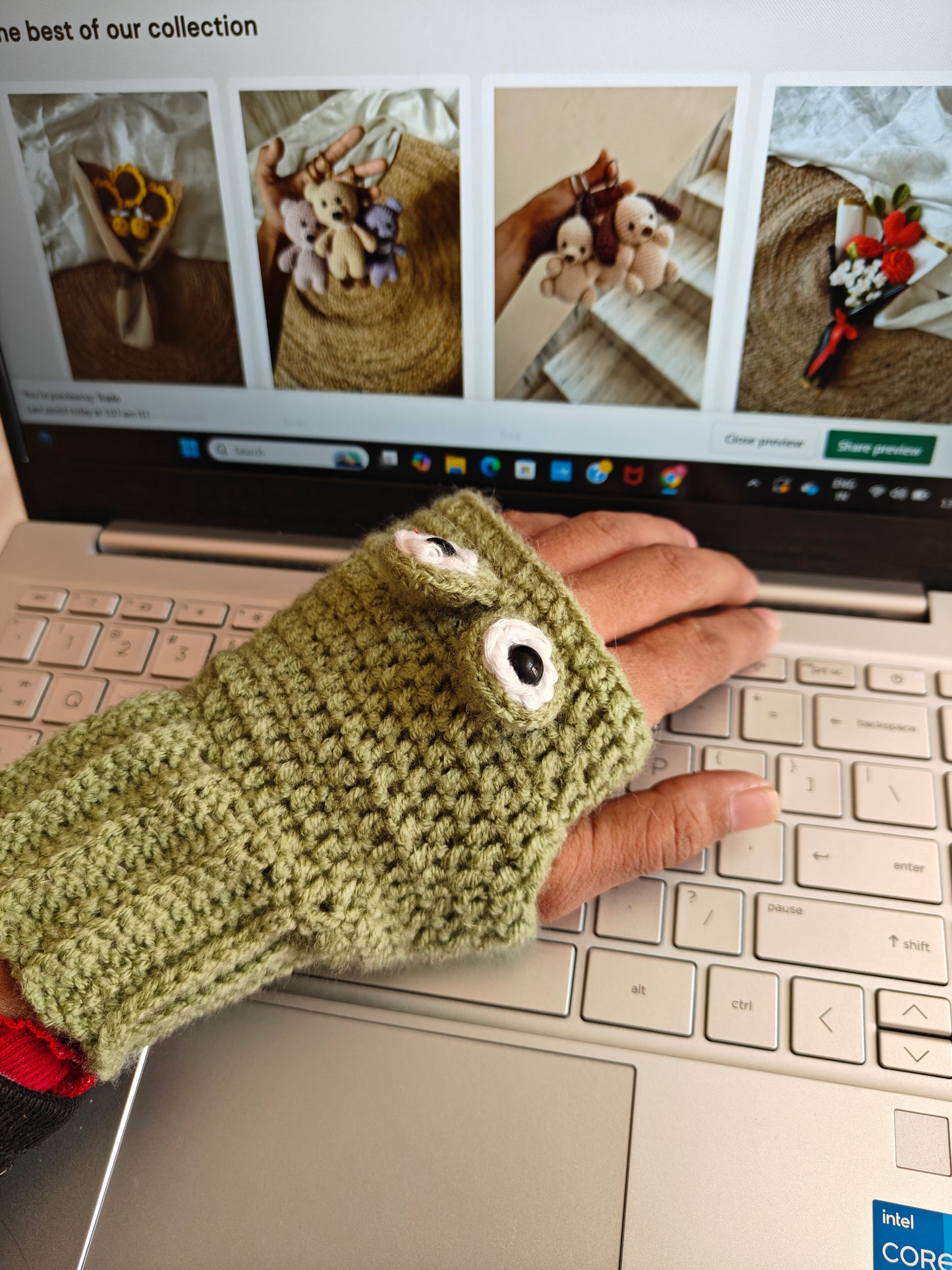 Froggy gloves