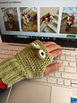 Froggy gloves